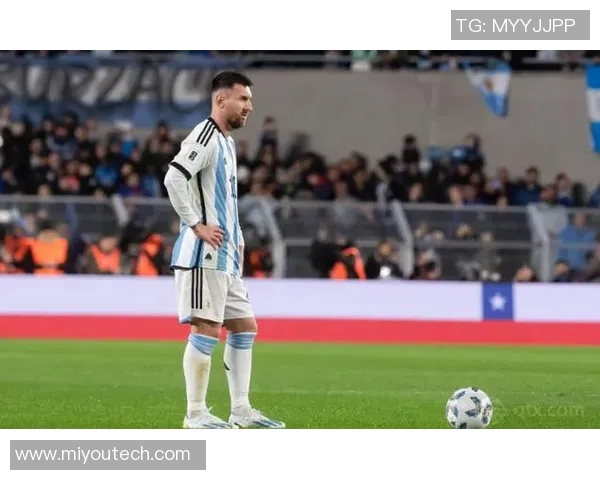 足球巨星生涯精彩瞬间集锦 展现巅峰时刻与辉煌成就