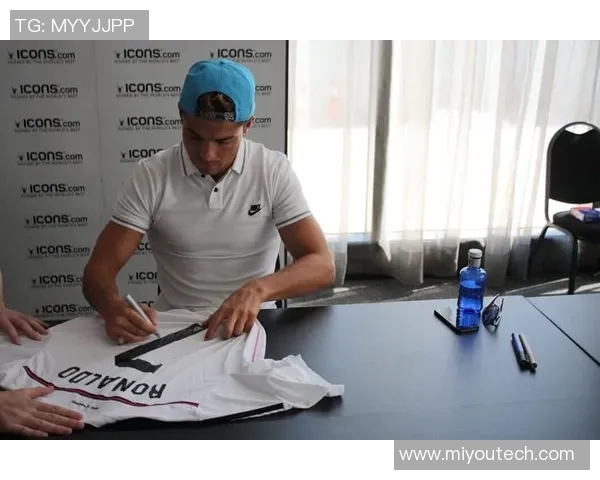 足球球星签名册创作技巧与收藏价值全解析 足球球星签名册创作技巧与收藏价值全解析